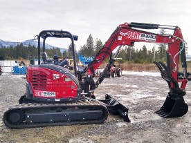 11,000 lbs Mini Excavator, Hydraulic Thumb, Straight Dozer Blade, Yanmar Model ViO50-6A-3