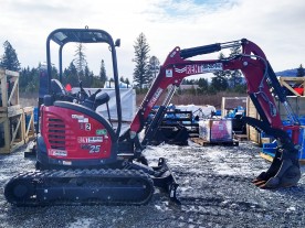 6,000 lbs. Mini Excavator, Hydraulic Thumb, Straight Dozer Blade, Yanmar Model ViO25-6A-2